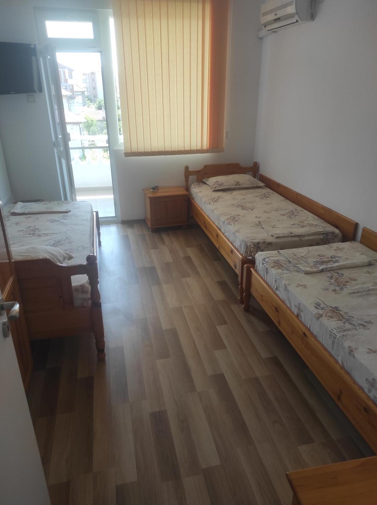 Kirovi House - Guest Rooms Tsarevo Værelse billede